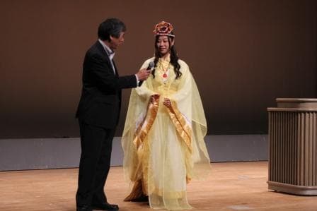 歴史シンポジウムに5代目卑弥呼さん出演